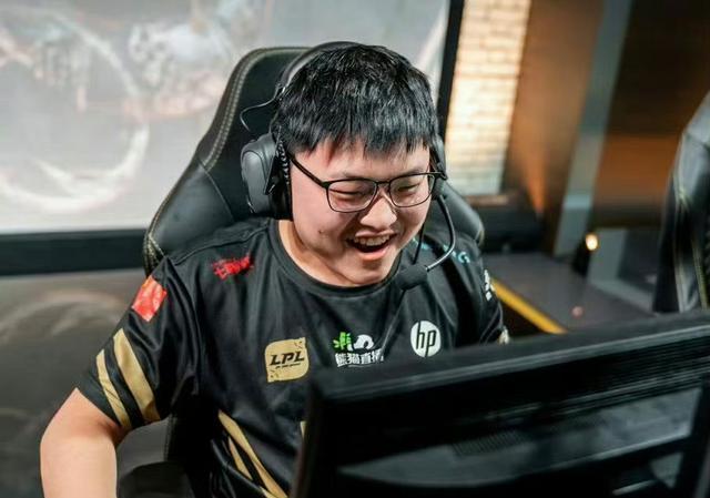 Uzi连续十场比赛得分超过最后时刻胜出，TES不断突破！九游游戏平台app下载