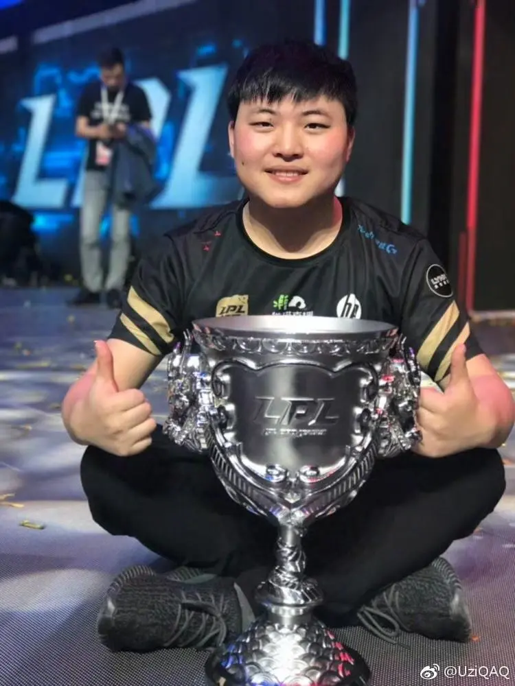 关于Uzi在美国队比赛中绝杀，关键助攻引发热议！的信息九游游戏平台app下载